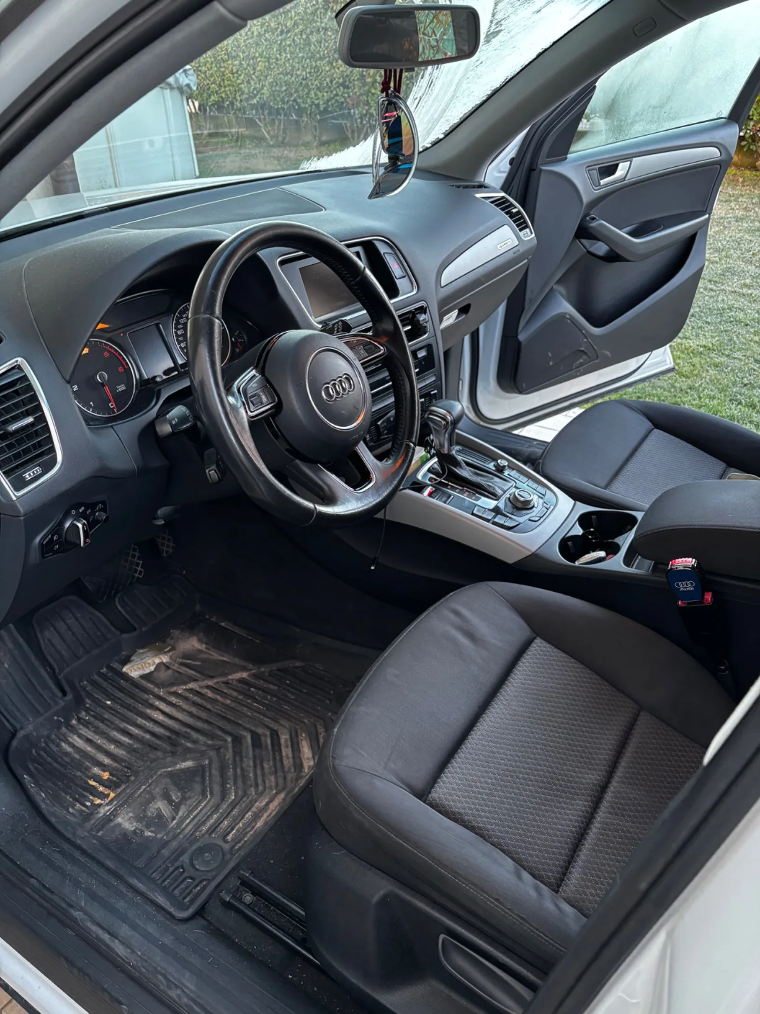 Rigenerazione interni Audi — Prima